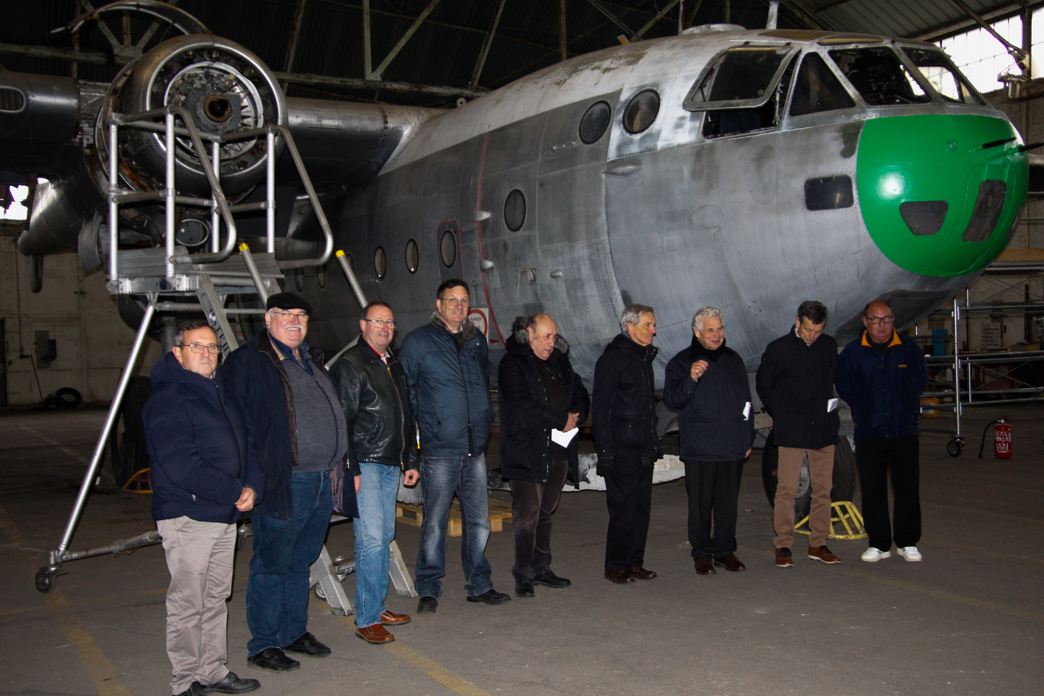 Nos hôtes devant le Noratlas